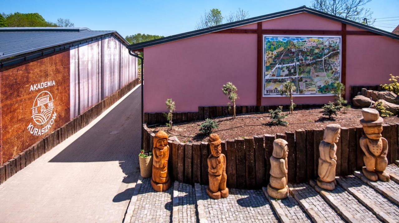 Akademia Kuraszków Kuraszkow (Lower Silesia) Exterior foto